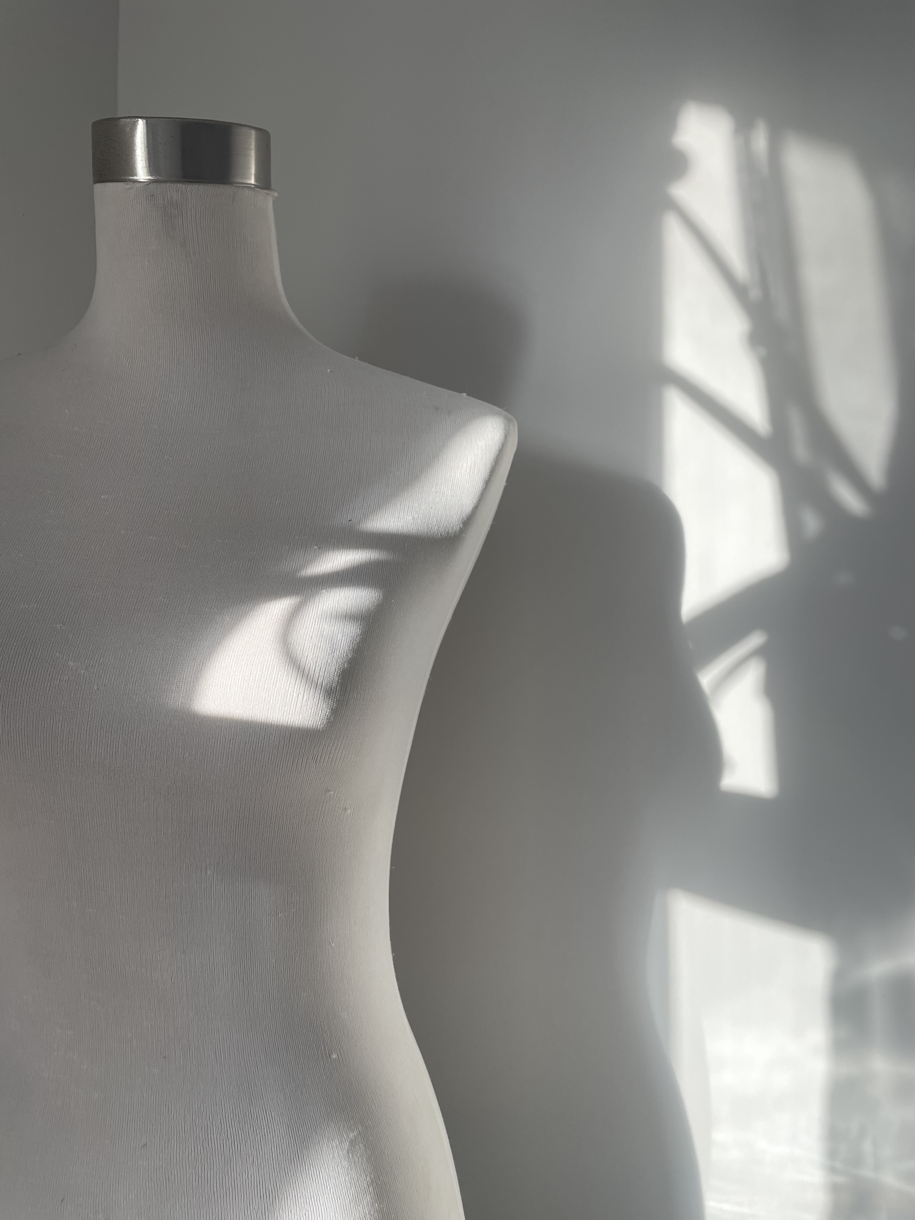 Buste de couture dans l'atelier